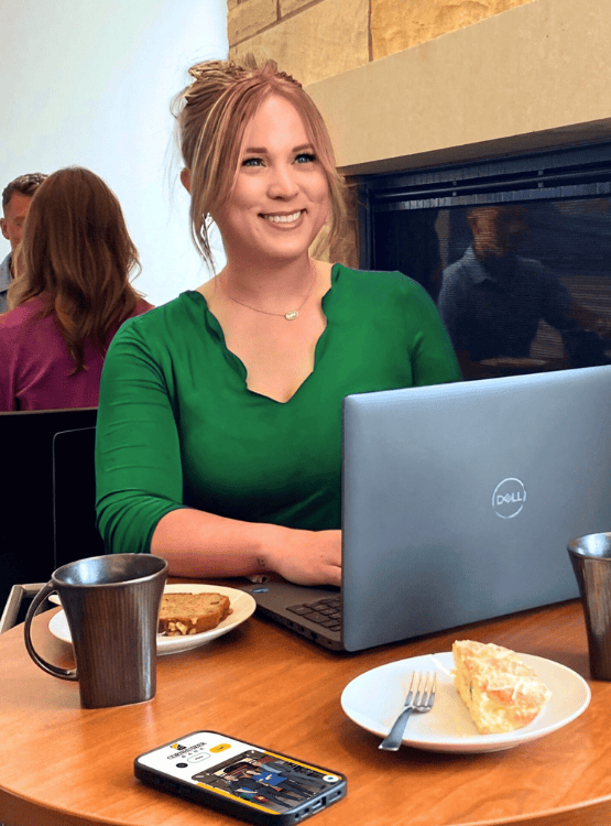Young woman working on computer at a coffee shop. 